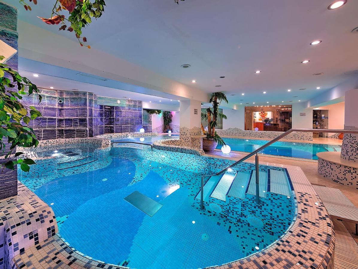 Luna Wellness Hotel Folgarida Esterno foto